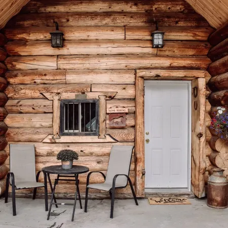 One of a kind, rustic cabin with rodeo and private pond on site~7 miles to YNP!