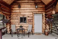 One of a kind, rustic cabin with rodeo and private pond on site~7 miles to YNP!
