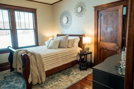 Historic 3BR Bungalow in the Town of Appomattox Отели в г. Appomattox County