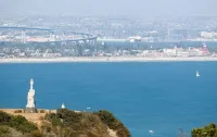 Charming Vacation Flat: 5-Minute Walk to Beach!
