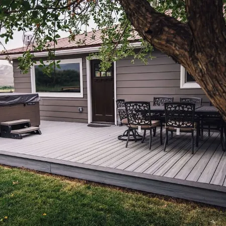 Cozy stay at the “Country Farmhouse Sleeps 12