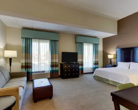 แฮมป์ตัน อินน์แอนด์สวีทส์ สวอนโบโร ใกล้แคมป์เลเจิร์น โรงแรมในOnslow County