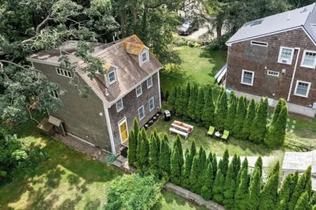 Family Friendly 2BR Home · Walk to Beach + Downtown Rockport · KING Bed Отели рядом с достопримечательностью «Motif #1»