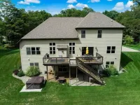New!! Luxury Throughout. Sleeps 12. Just 5 Miles to ND. Theater. Bar. Hot Tub. Hotels in 