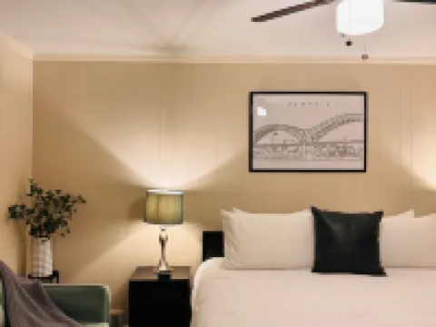 Gorgeous Golf Course View from the Signature Hole #12 at Colonial Country Club. Hotels in Cordova