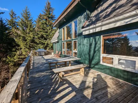 Snowshoe 5 Bedroom House - 100 yards from the ski slopes