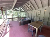 !!!Private Lake!!! Fishing, Swimming & MORE!!! Charming Lakeside Bungalow!!