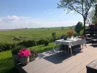 HOLIDAY APARTMENT WITH OWN SEA ACCESS AND GARDEN