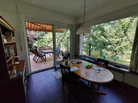 Vacation apartment Jantje in Emden city center with garden directly on the canal Отели рядом с достопримечательностью «Osaka»