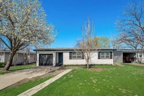 Walk to at&T Stadium & Globe Life! 3Br Home with Hot Tub & Backyard Oasis