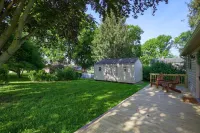 The Willow Street Cottage / Close to Willow Valley / 2 Bed / 1 Bath Hotels near Tudbink's Farm