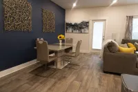 COZY Lush 3-bedroom Townhouse★Mins to Beach★