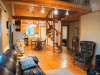 Charming 2-bedroom cottage with loft, AC, and WiFi on peaceful 295-acre property Hotels in Conway County