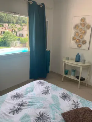 Beautiful Provencal villa of charm with beautiful views of village and castle