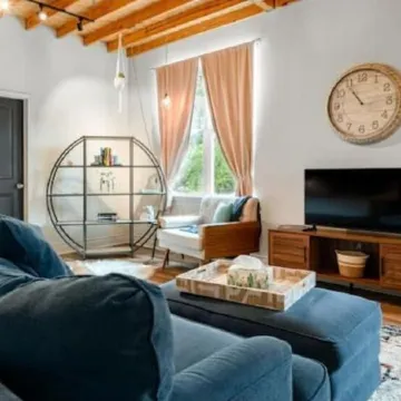 Charming & Spacious Hideaway by Downtown Bryan