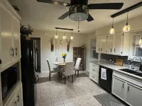 Quaint Styled House, Bluebonnet Capital, Epicenter of Highland Lakes areas.