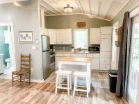 NEW - Adorable Cottage w/ Full Kitchen/ Free Tandem Bike