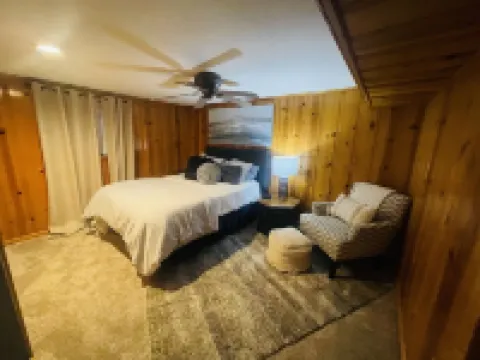 Historic home on West Main 帕拉古爾德酒店