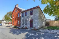3 Levels w/ Gameroom, Firepit, Grill Near Hershey Walkable To Restaurants & Bars - Wifi