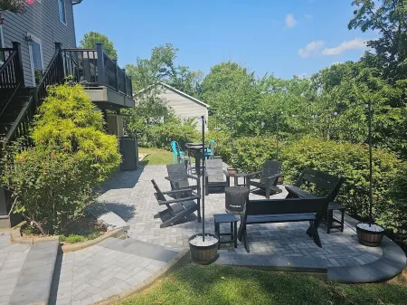 Beautiful Home with Gamers Paradise Game Room! Отели рядом с достопримечательностью «Массанаттен Индур Уотерпарк»