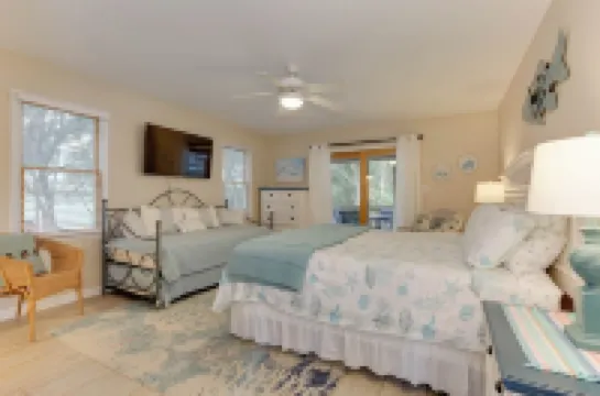 LOCATION, privacy, spaciousness! Be on the beach instead of sitting in traffic!