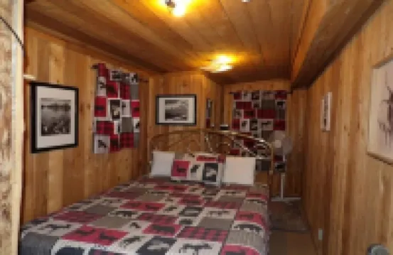 #18 Ponderosa Cabins 104 N Laurel cabin 18