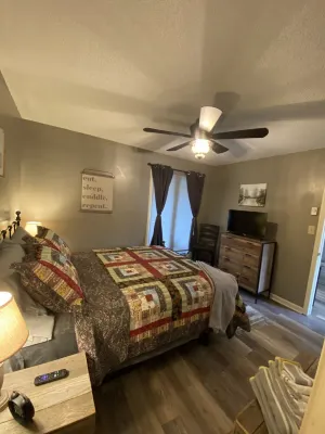 5 star cozy condo Blowing Rock -walk to main-3rd floor-close to skiing!