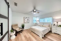 Modern Relaxing Retreat in St. Petersburg! Downtown Access & The Beach!