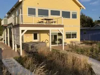 Family Fun Near Ocean Shores—Hot Tub, Elevator & Easy Dune Walk to Beach Hotels in Copalis Beach