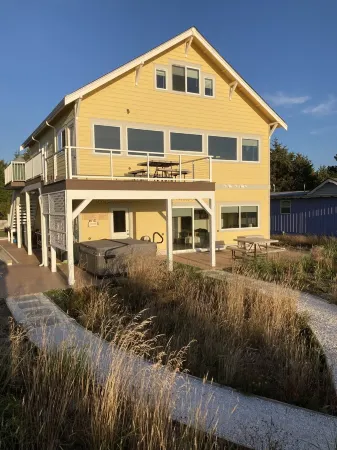Family Fun Near Ocean Shores—Hot Tub, Elevator & Easy Dune Walk to Beach Отели в г. Копалис Бич