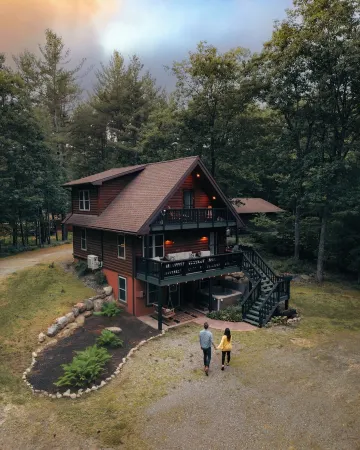 Cozy Cabin Near Lake Placid & High Peaks. Featuring 7 Person Hot Tub and Skiing