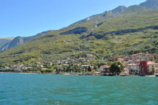 Romantic Apartment Wonderful Lake View Super Price June Parking Space.