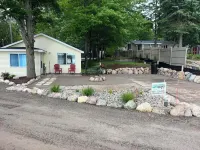 Charming Cottage Retreat - Your Home Away from Home!