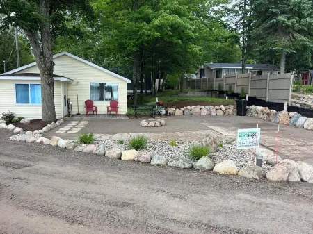 Charming Cottage Retreat - Your Home Away from Home!