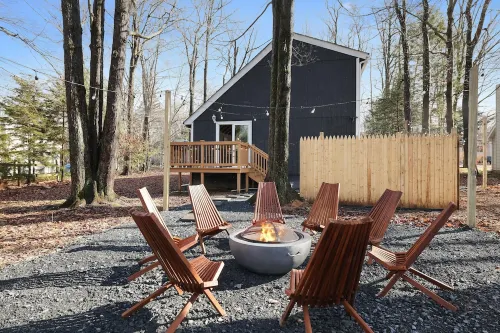 Cute Modern Poconos Cabin! Hot Tub, Fire Pit