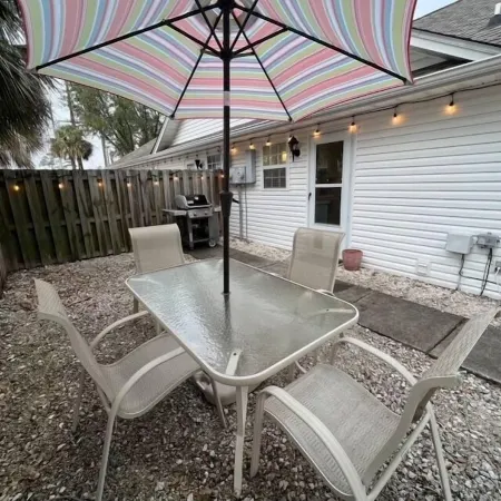 Sunnyside Villa-Free Beach Pass! 2 King Bedrooms, Garage, Near Marshwalk!