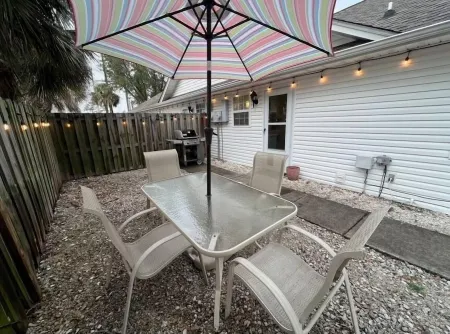 Sunnyside Villa-Free Beach Pass! 2 King Bedrooms, Garage, Near Marshwalk!