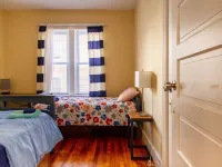 Spacious family friendly 3BR 1st FL apt. Kelly SQ, collages & universities Hotels in Worcester