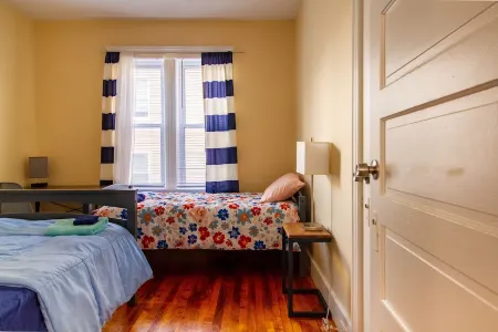 Spacious family friendly 3BR 1st FL apt. Kelly SQ, collages & universities