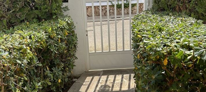 Villa with sea view and pool in Cala D' Or 卡拉達沃住宿飯店