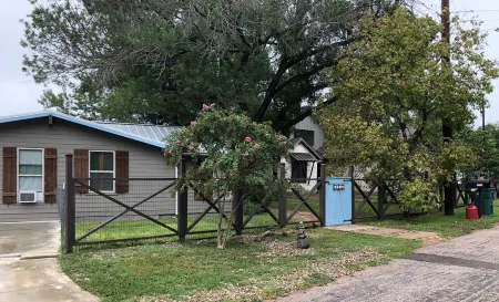 Beautiful Farmhouse Waterfront Cove with Dock and Hot Tub.