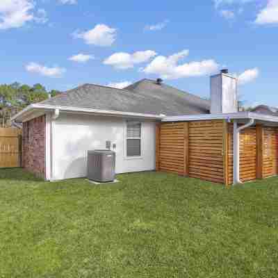 Beautiful Home with Amazing Back Patio. 3Br / 2BTH - Sleeps 8. Hotel Exterior