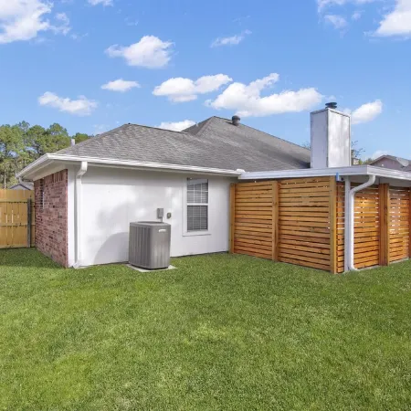 Beautiful Home with Amazing Back Patio.  3Br / 2BTH - Sleeps 8.