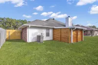 Beautiful Home with Amazing back patio.  3br / 2bth - sleeps 8.