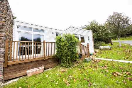 Luxury chalet in wonderful Pembrokeshire National Park, beach & coast path Отели в г. Нолтон энд Рок