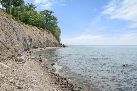 The Pink Lady of The Lake: A charming Glenn cabin!