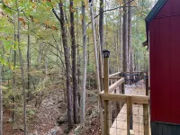 Raccoon Lodge at Coops Creek Cabins