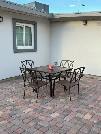 Charming Newly Remodeled 3-bedroom house in wonderful Las Vegas Отели рядом с достопримечательностью «Музей штата Невада»