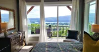 Panoramic River Views - Nature Framed at Every Window