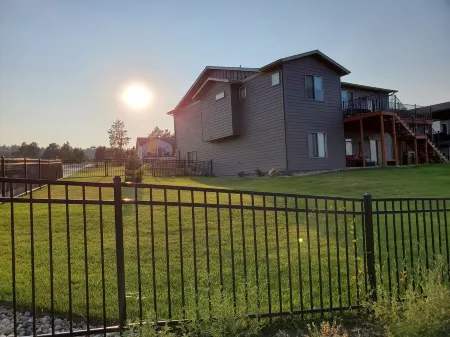 The Overlook - Spacious Modern Home with Panoramic Rapid City Views Отели рядом с достопримечательностью «Южная Дакота Скул оф Майнс & Текнолоджи»